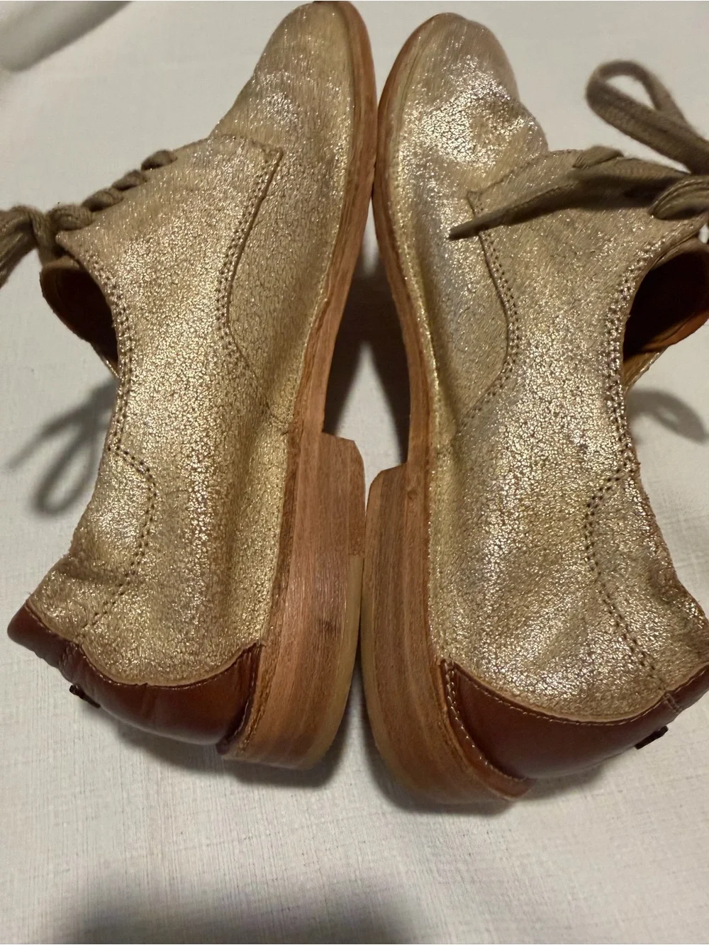 Trask women’s Oxford sz9 Metallic Tan Chukka laced shoes luxury formal neutral‎